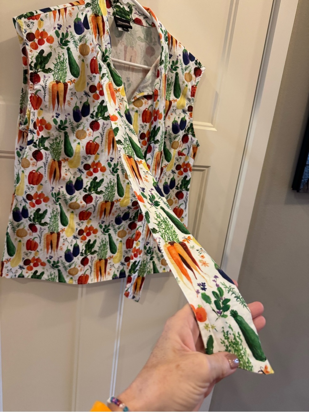 RetroLicious Vegetable Print top - Picture 3 of 7